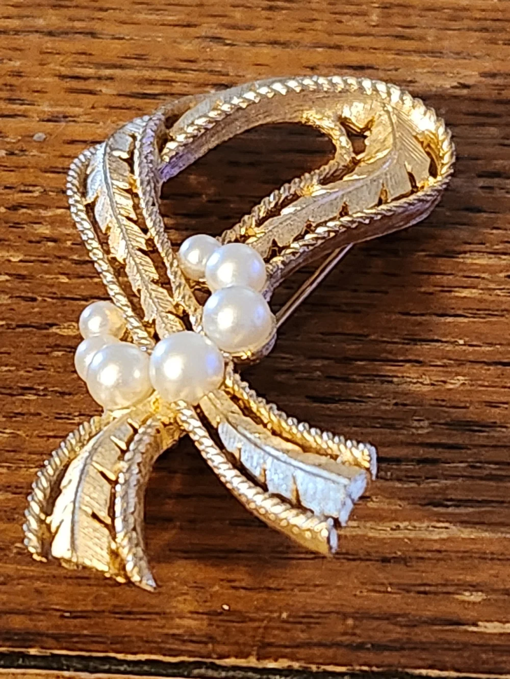 Crown Trifari elegant gold